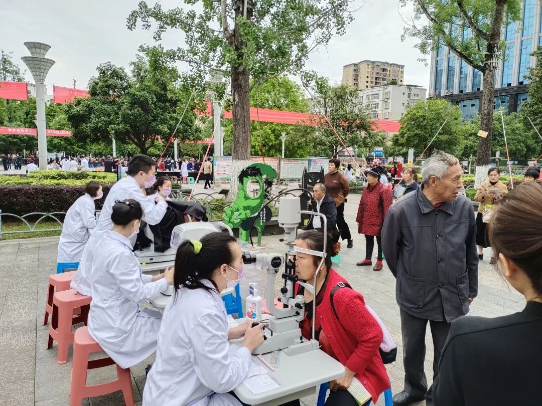 【惠民义诊在行动 身心健康我守护】巴中博雅眼科医院积极参加医疗卫生保障法治宣传月活动