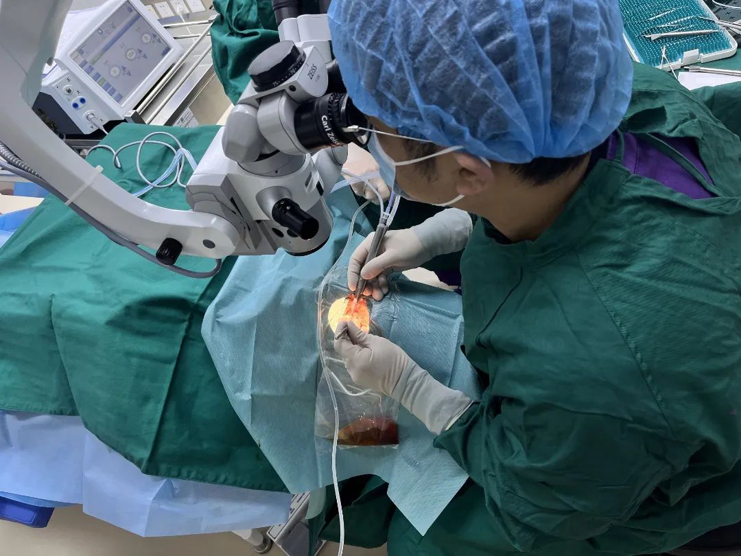 【特大喜讯】巴中博雅眼科医院成功开展首台白内障手术，助七旬老人重见光明！