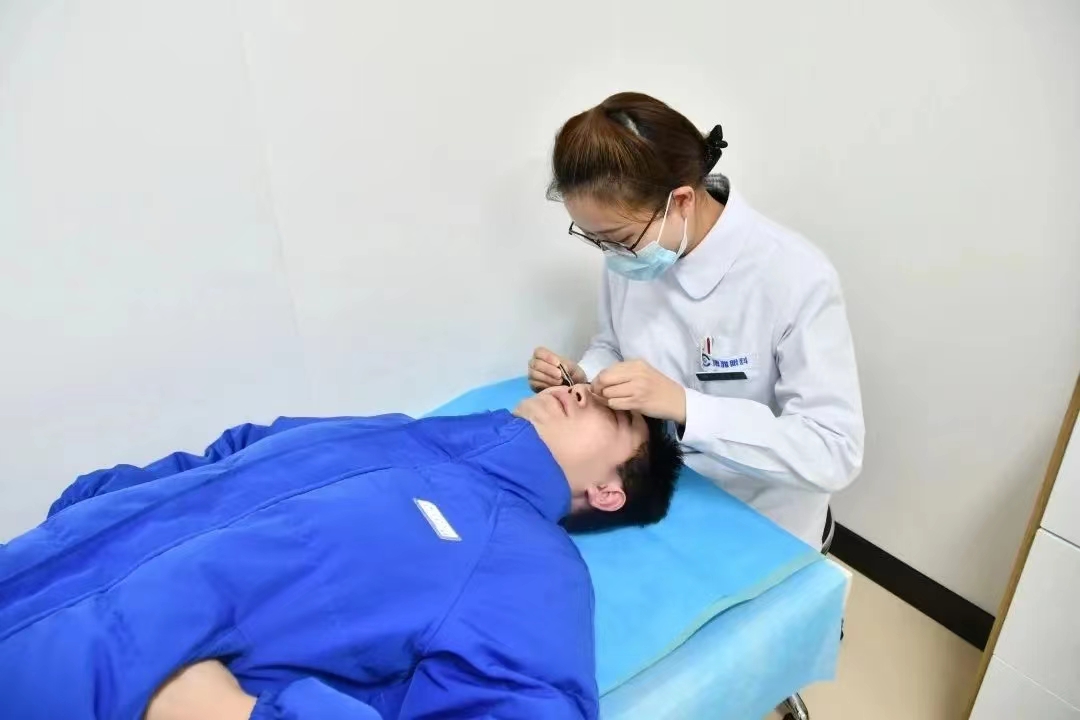 干眼症都有哪些症状？为什么发病？